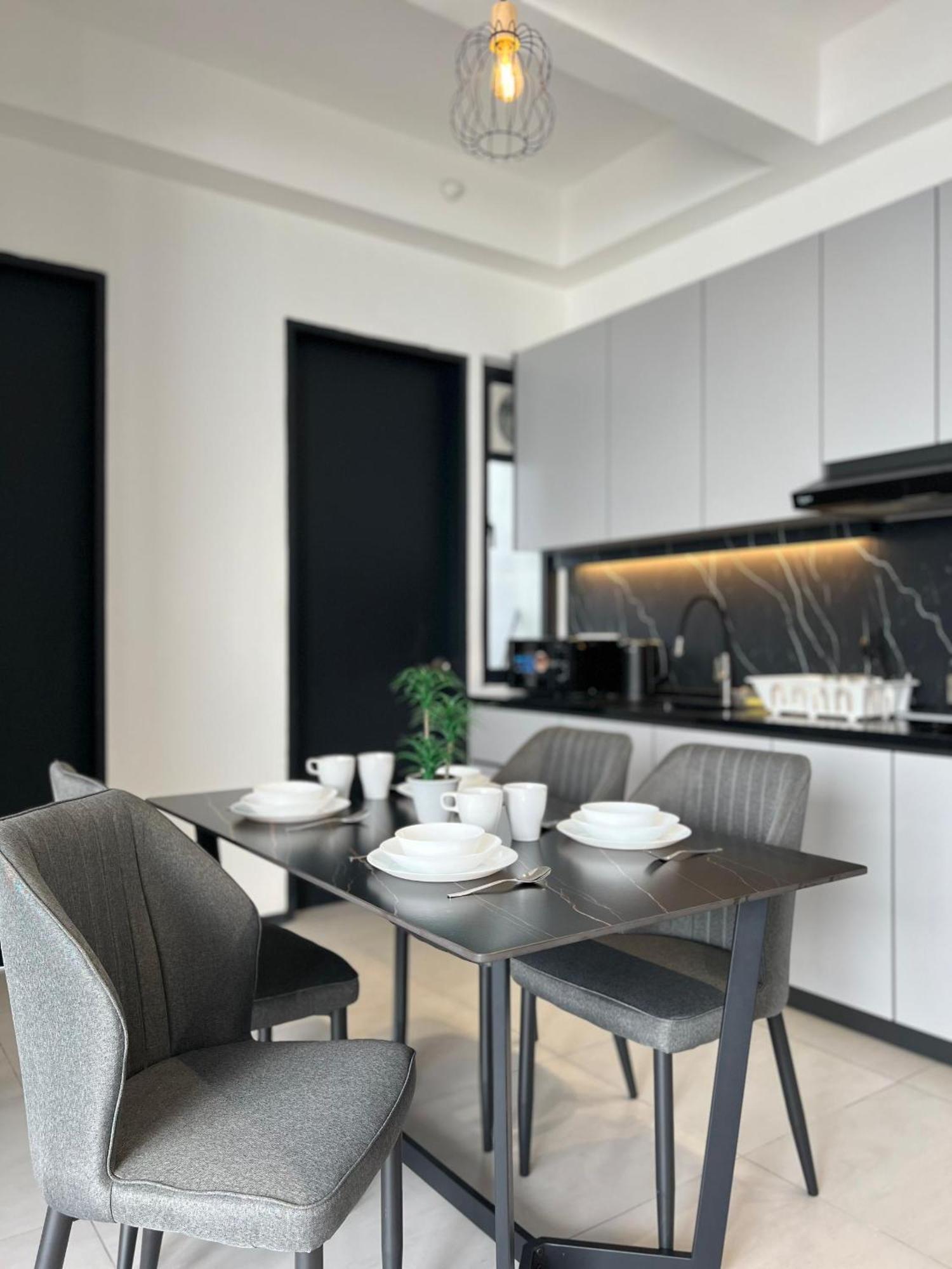 Urban Suites Two Or Three Bedroom Georgetown By Anc Jelutong Экстерьер фото